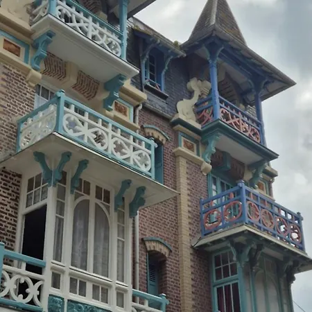 Apartment En Deux Parties Face A La 